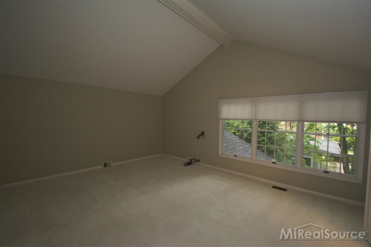 349 A Neff Road Grosse Pointe, MI 48230 - Photo 12 of 25 31198489-11.JPG