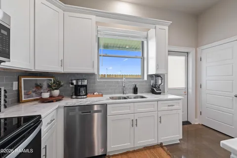 $265,000 | 211 Firethorn Drive, Youngsville, LA 70592