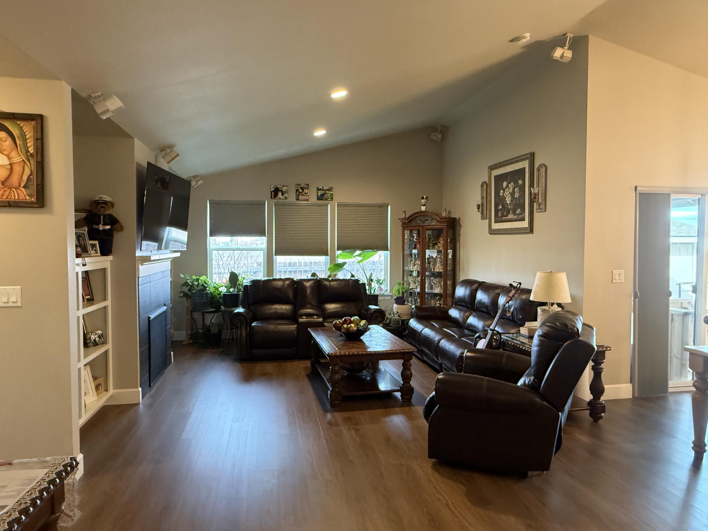 1779 Northeast 3rd Street Redmond, OR 97756 - Photo 13 of 19 IMG_5243