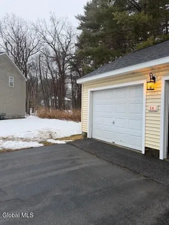 $1,830 | 14 Foxfire Lane, Bethlehem, NY 12077