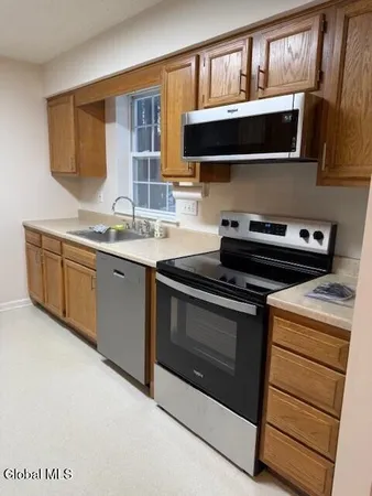 $1,830 | 14 Foxfire Lane, Bethlehem, NY 12077