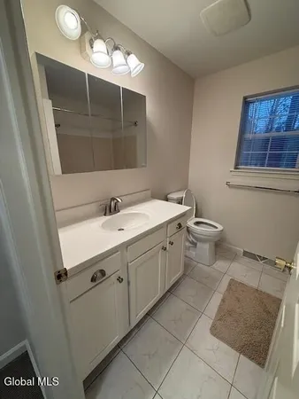 $1,830 | 14 Foxfire Lane, Bethlehem, NY 12077