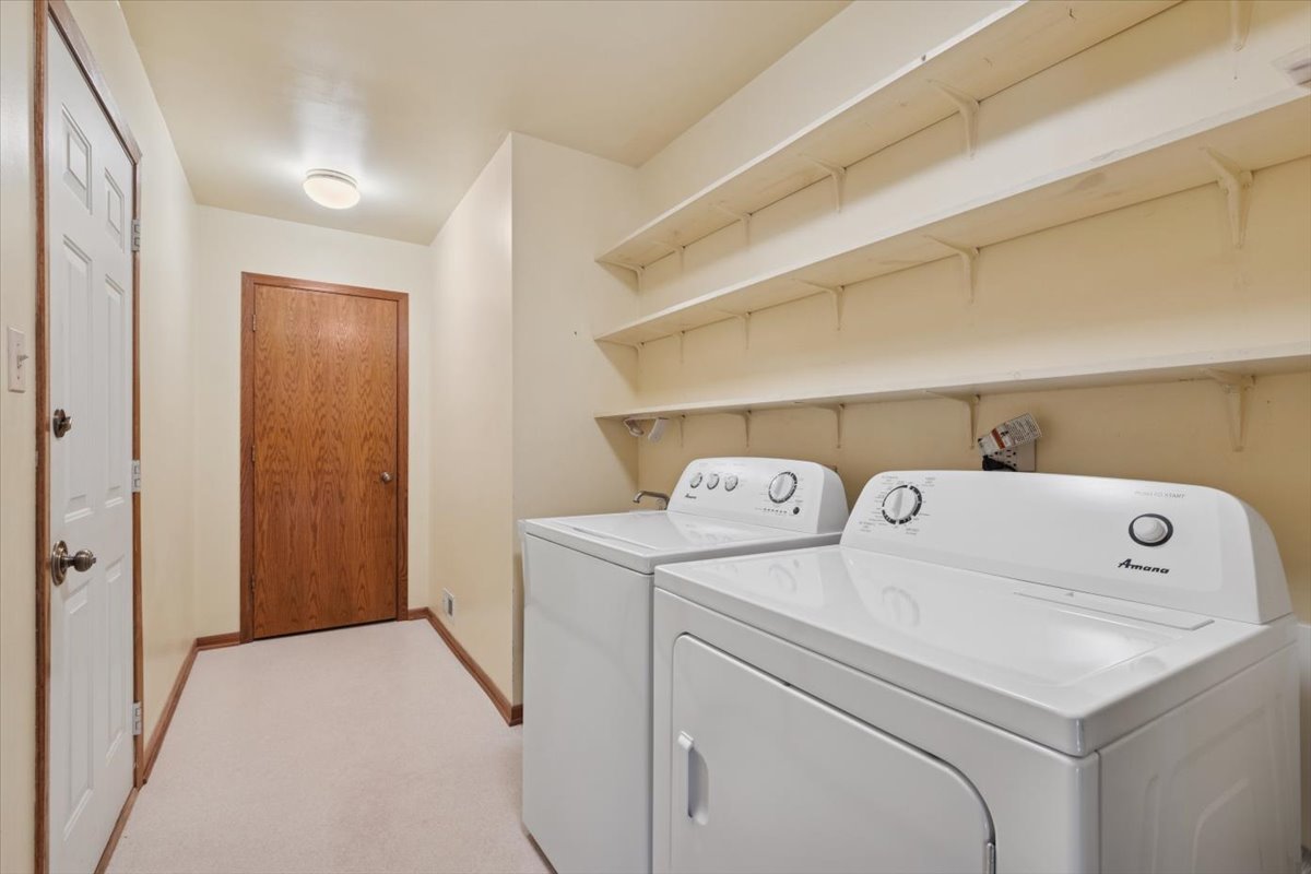 320 South Garfield Avenue New Lenox, IL 60451 - Photo 14 of 20 a utility room with dryer and washer
