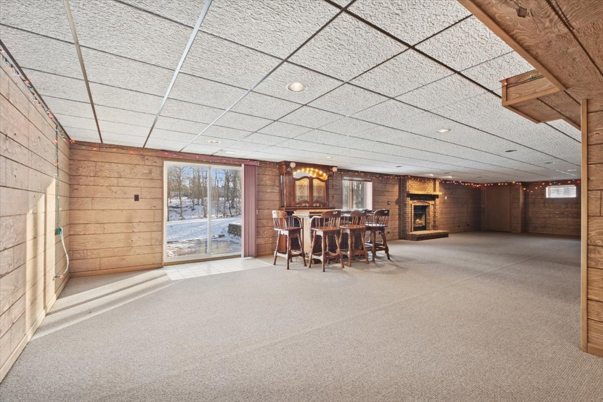 320 South Garfield Avenue New Lenox, IL 60451 - Photo 15 of 20 a view of a livingroom with furniture
