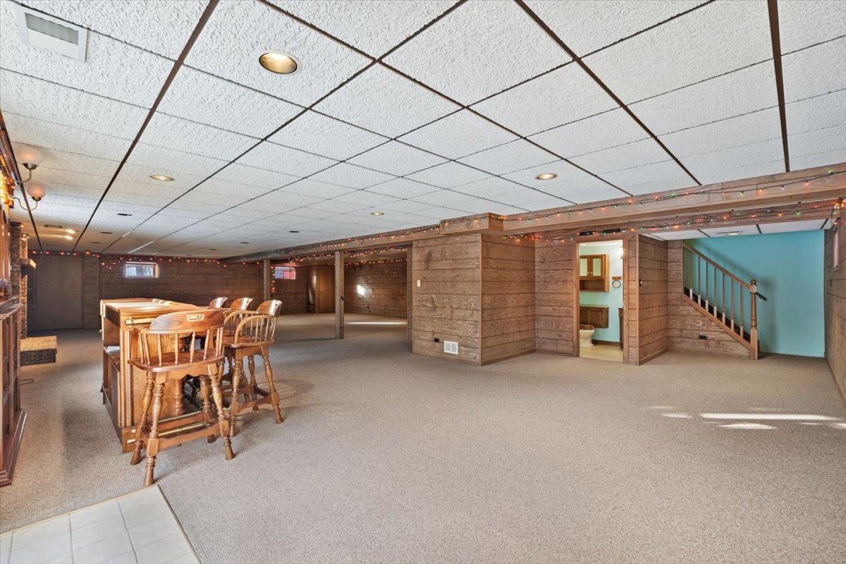 320 South Garfield Avenue New Lenox, IL 60451 - Photo 16 of 20 a view of a livingroom with furniture and a garage