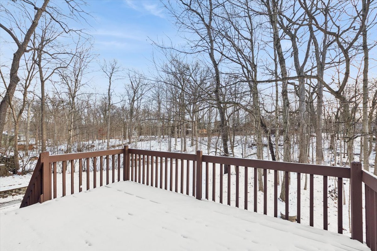320 South Garfield Avenue New Lenox, IL 60451 - Photo 20 of 20 a view of a wooden fence