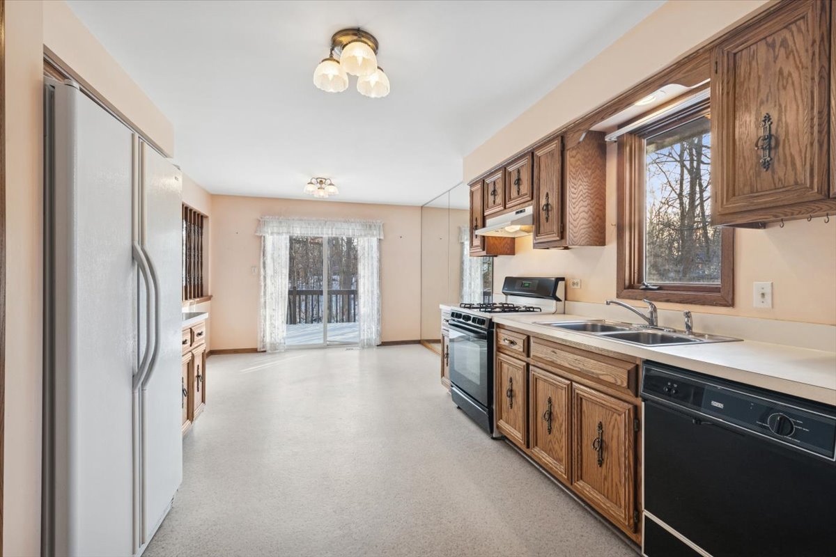 320 South Garfield Avenue New Lenox, IL 60451 - Photo 6 of 20 a kitchen with stainless steel appliances granite countertop a refrigerator a sink dishwasher a stove and a dining table with wooden floor