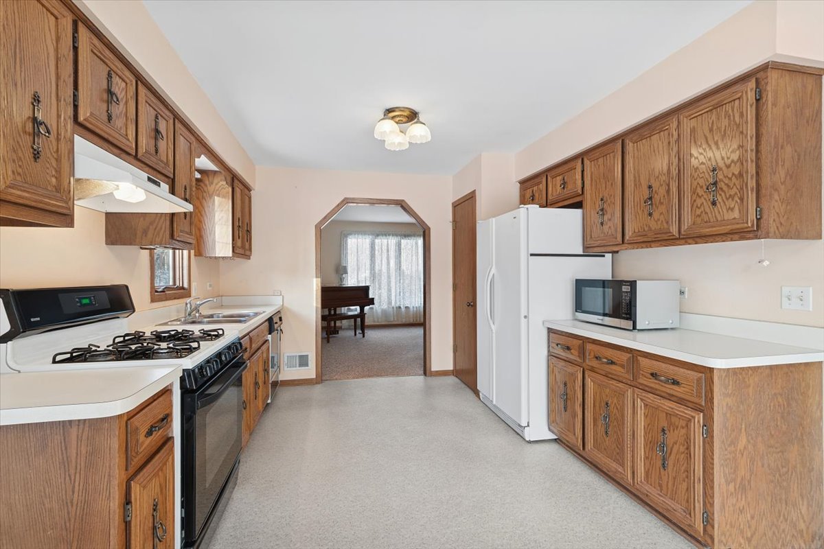 320 South Garfield Avenue New Lenox, IL 60451 - Photo 7 of 20 a kitchen with a stove and a refrigerator