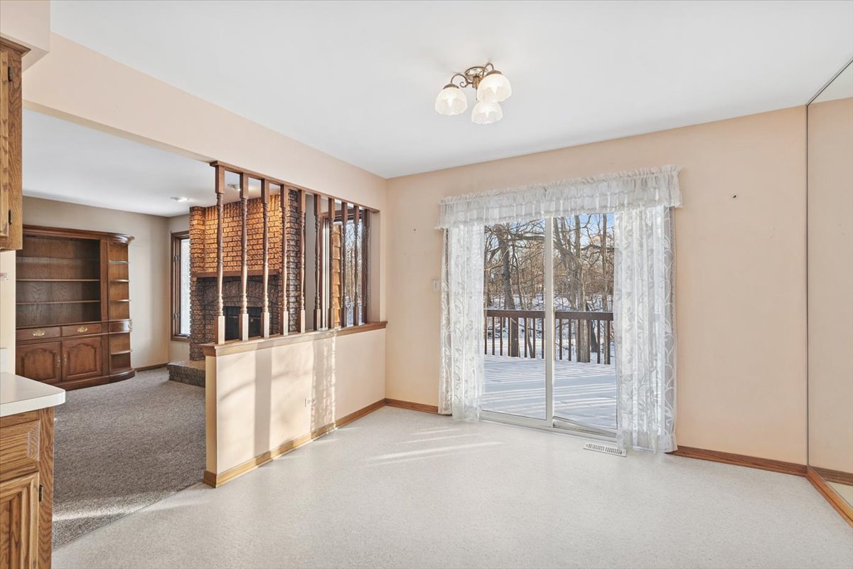 320 South Garfield Avenue New Lenox, IL 60451 - Photo 8 of 20 an empty room with windows