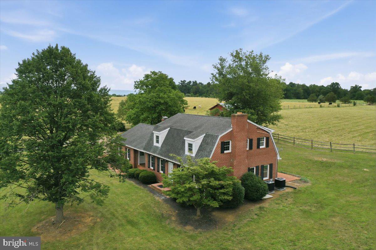 2447 Headquarters Road Edinburg, VA 22824 - Photo 4 of 58