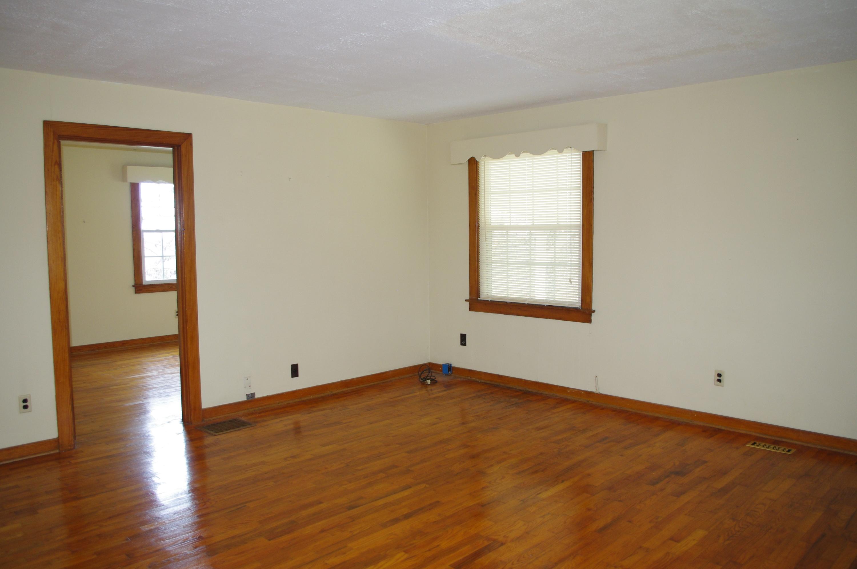 6600 Ridgeview Road Knoxville, TN 37918 - Photo 4 of 32 view 2 of living room
