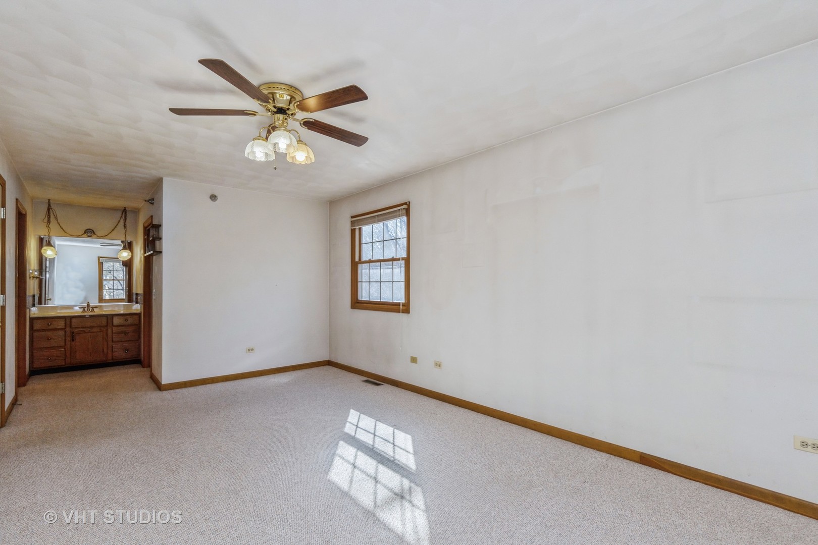 1675 West Beach Road, Unit 1675 Waukegan, IL 60087 - Photo 10 of 12 a view of an empty room