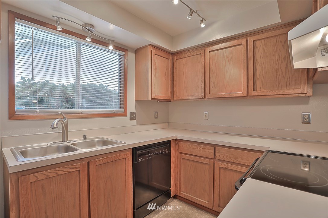 18910 Bothell Everett Highway, Unit D1 Bothell, WA 98012 - Photo 11 of 23 Gallery Image 11