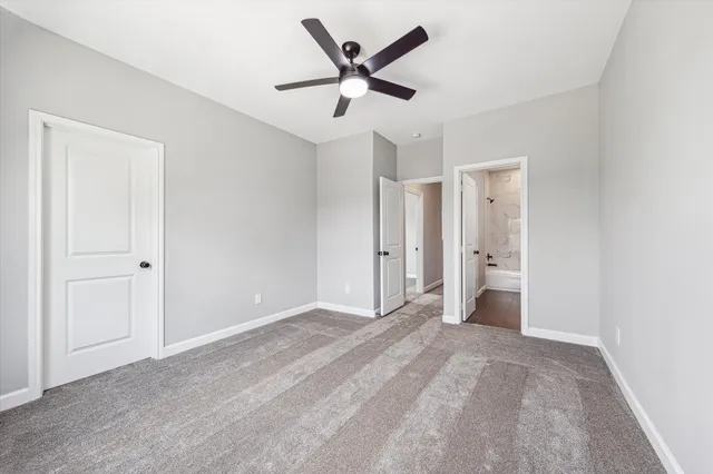 a view of empty room with a ceiling fan
