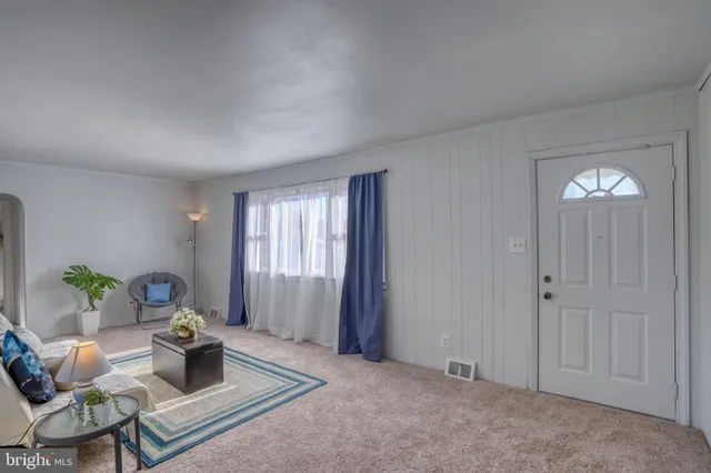 $250,000 | 7 Steele Road, Dover, DE 19901