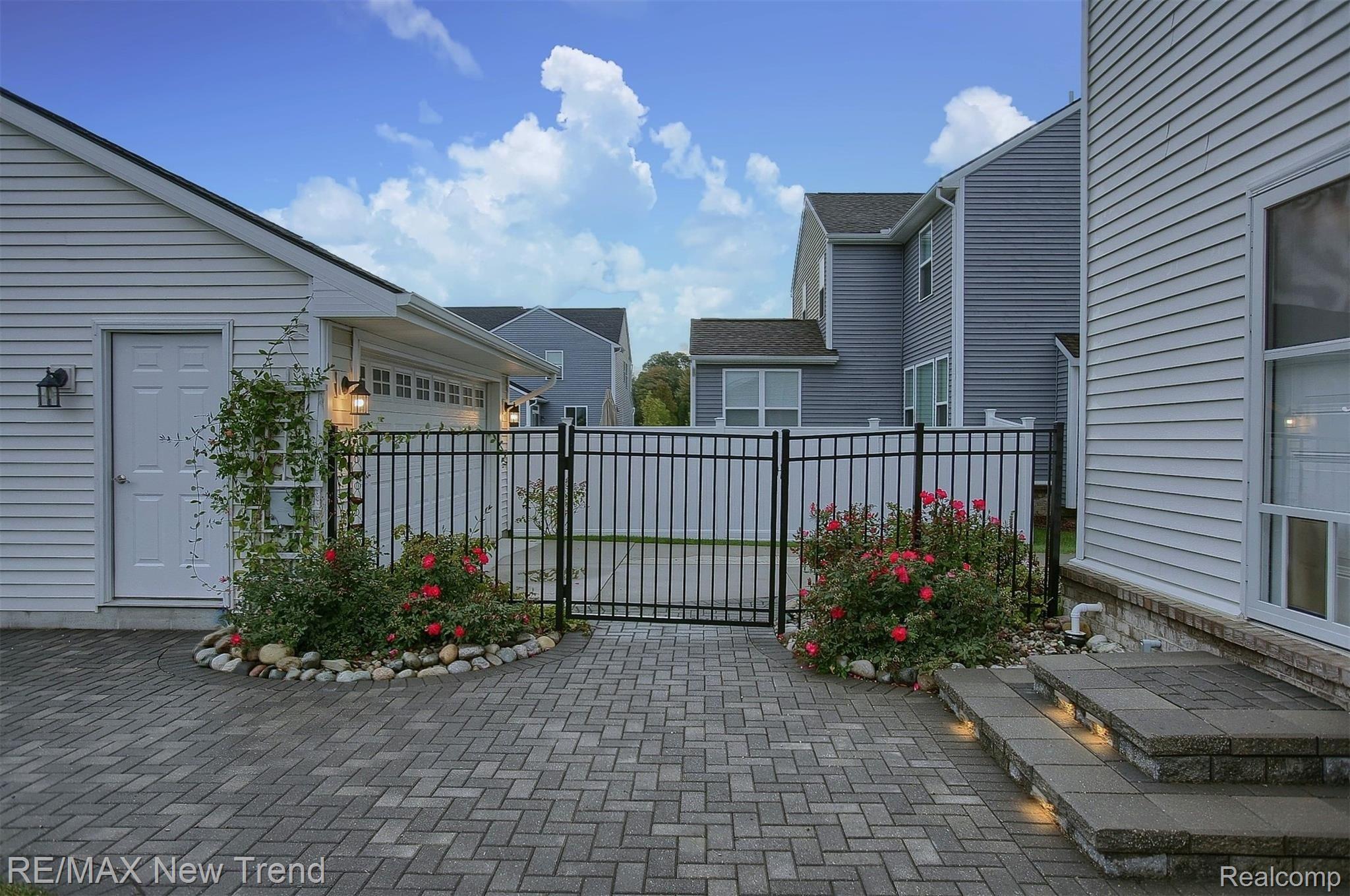 3207 Curtis Road Wixom, MI 48393 - Photo 33 of 33 33-Garage.jpg