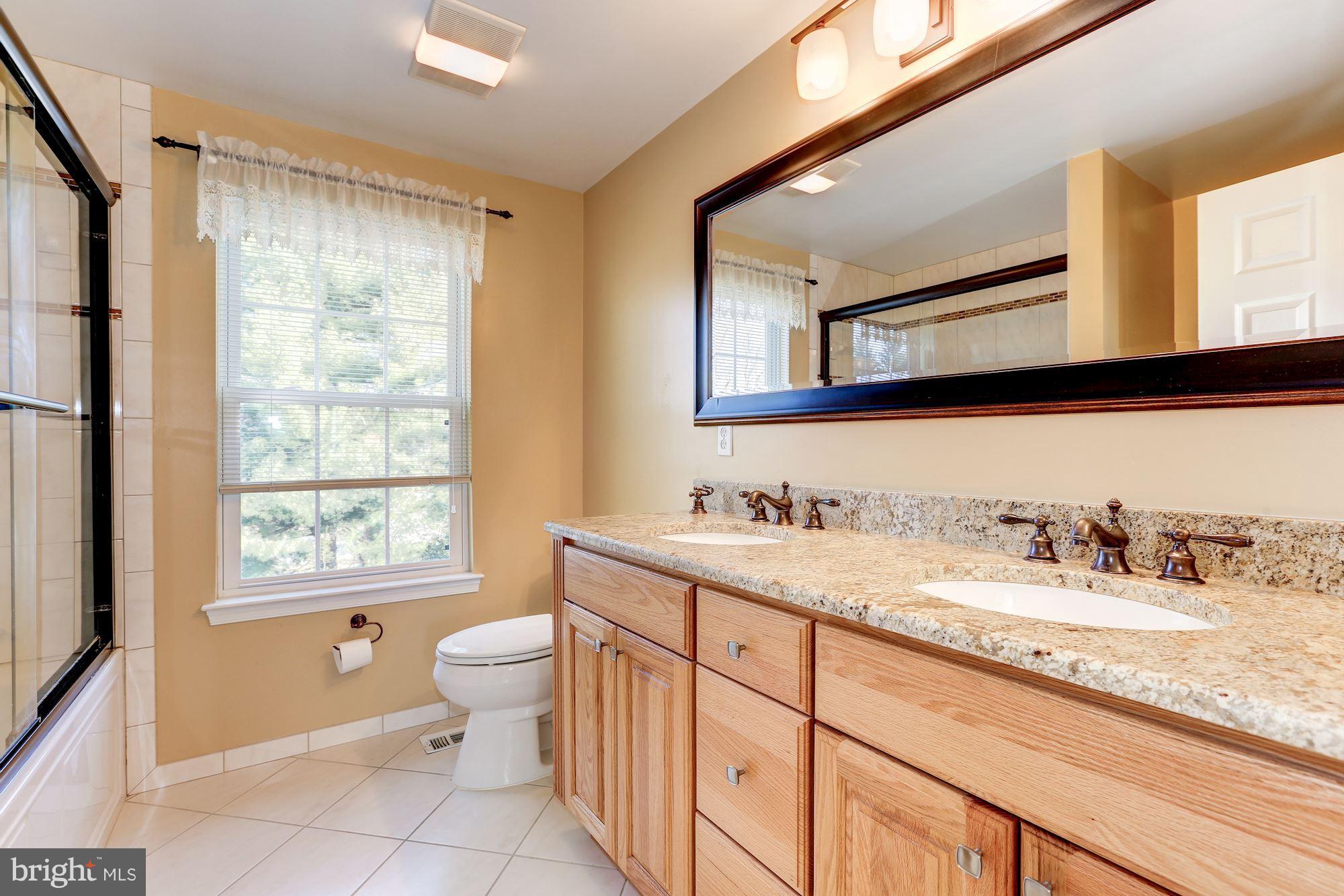911 Pointer Ridge Drive Gaithersburg, MD 20878 - Photo 21 of 30 Bath