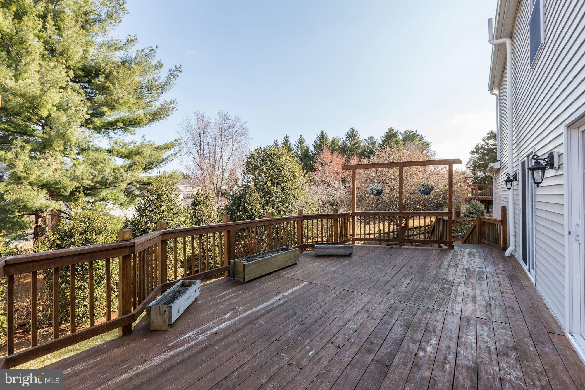 911 Pointer Ridge Drive Gaithersburg, MD 20878 - Photo 28 of 30 Exterior (Rear)