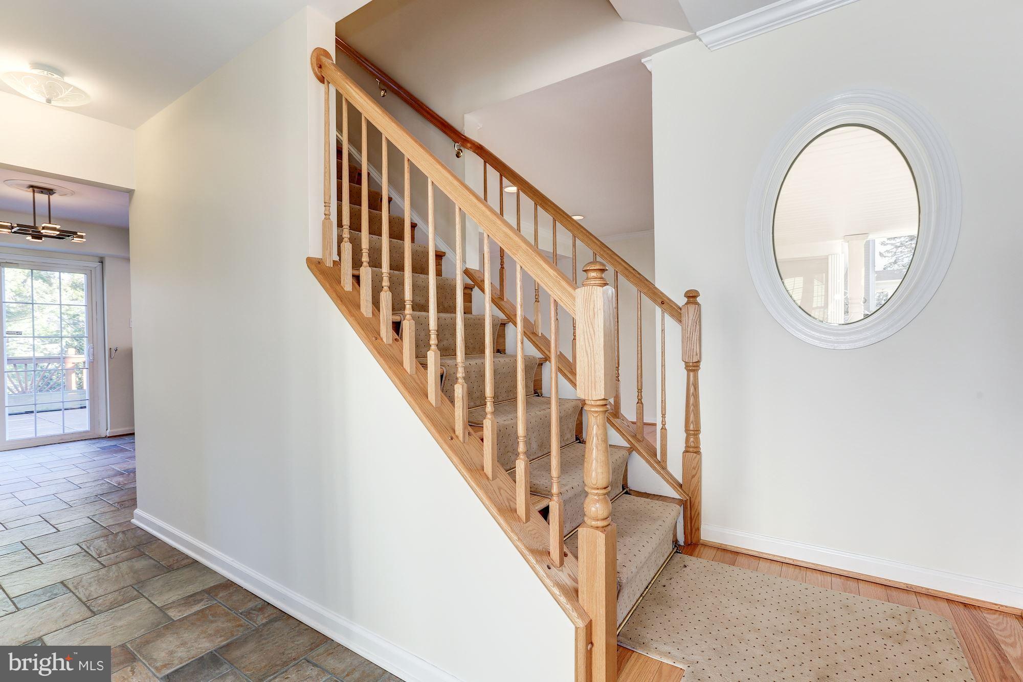 911 Pointer Ridge Drive Gaithersburg, MD 20878 - Photo 4 of 30 Interior (General)