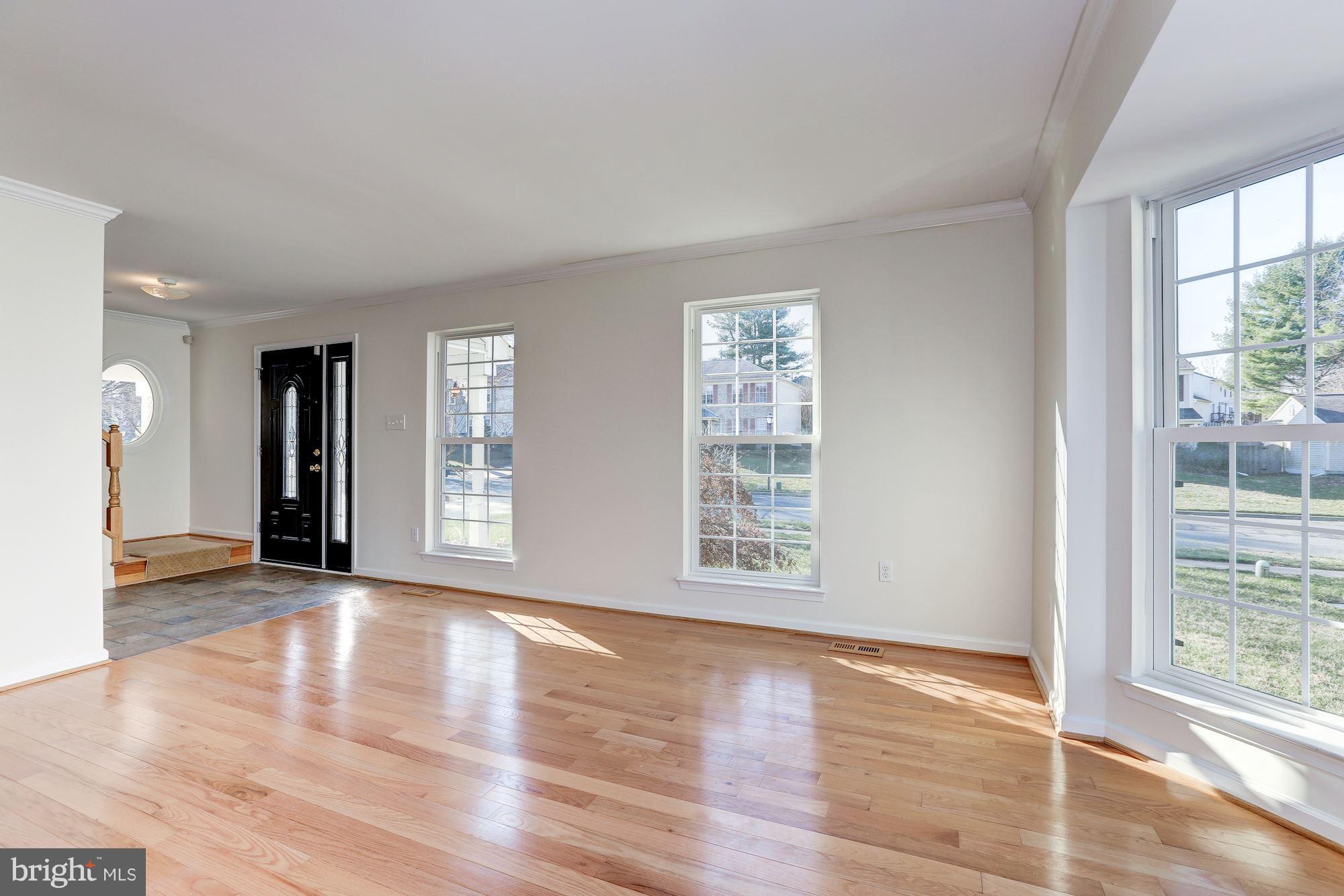 911 Pointer Ridge Drive Gaithersburg, MD 20878 - Photo 6 of 30 Living Room