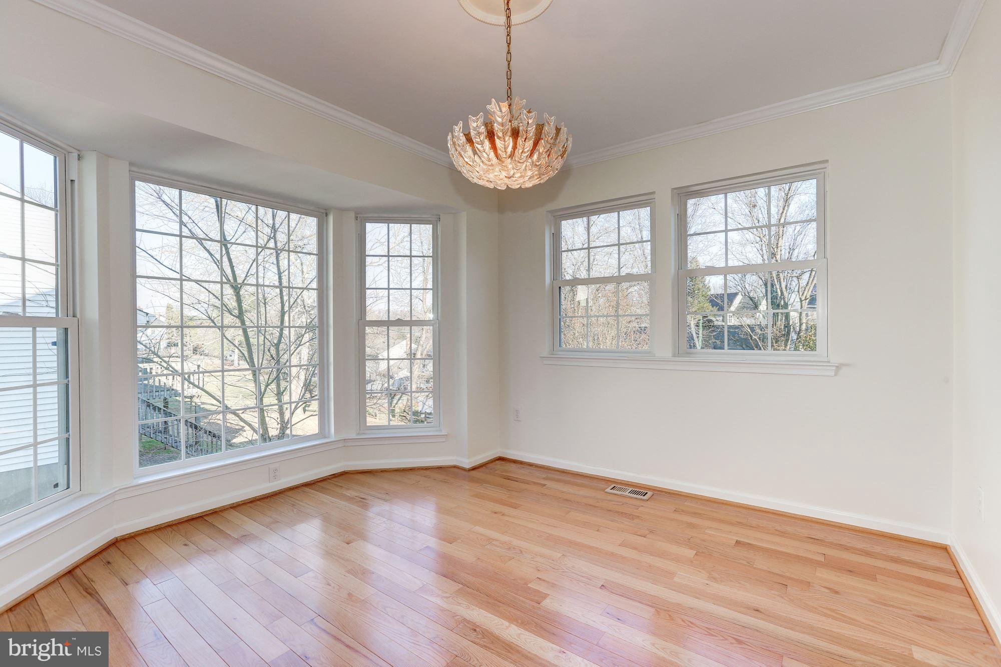 911 Pointer Ridge Drive Gaithersburg, MD 20878 - Photo 8 of 30 Dining Room