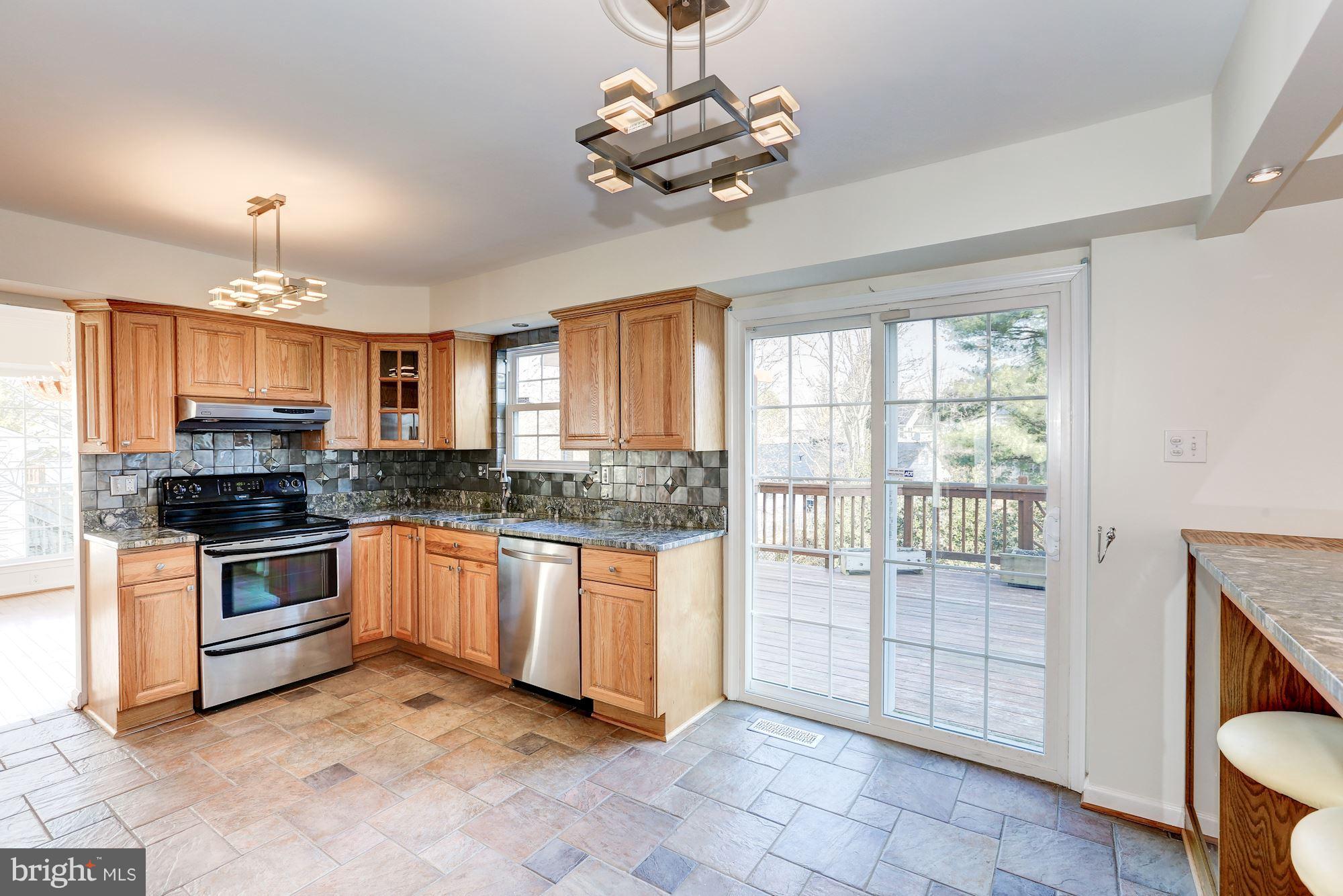 911 Pointer Ridge Drive Gaithersburg, MD 20878 - Photo 10 of 30 Kitchen