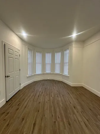 $2,800 | 62 West 6th Street, Unit 1, Lowell, MA 01850