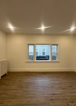 $2,800 | 62 West 6th Street, Unit 1, Lowell, MA 01850