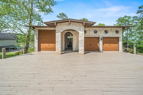 $947,000 | 121 Holiday Lane, Coldspring, TX 77331