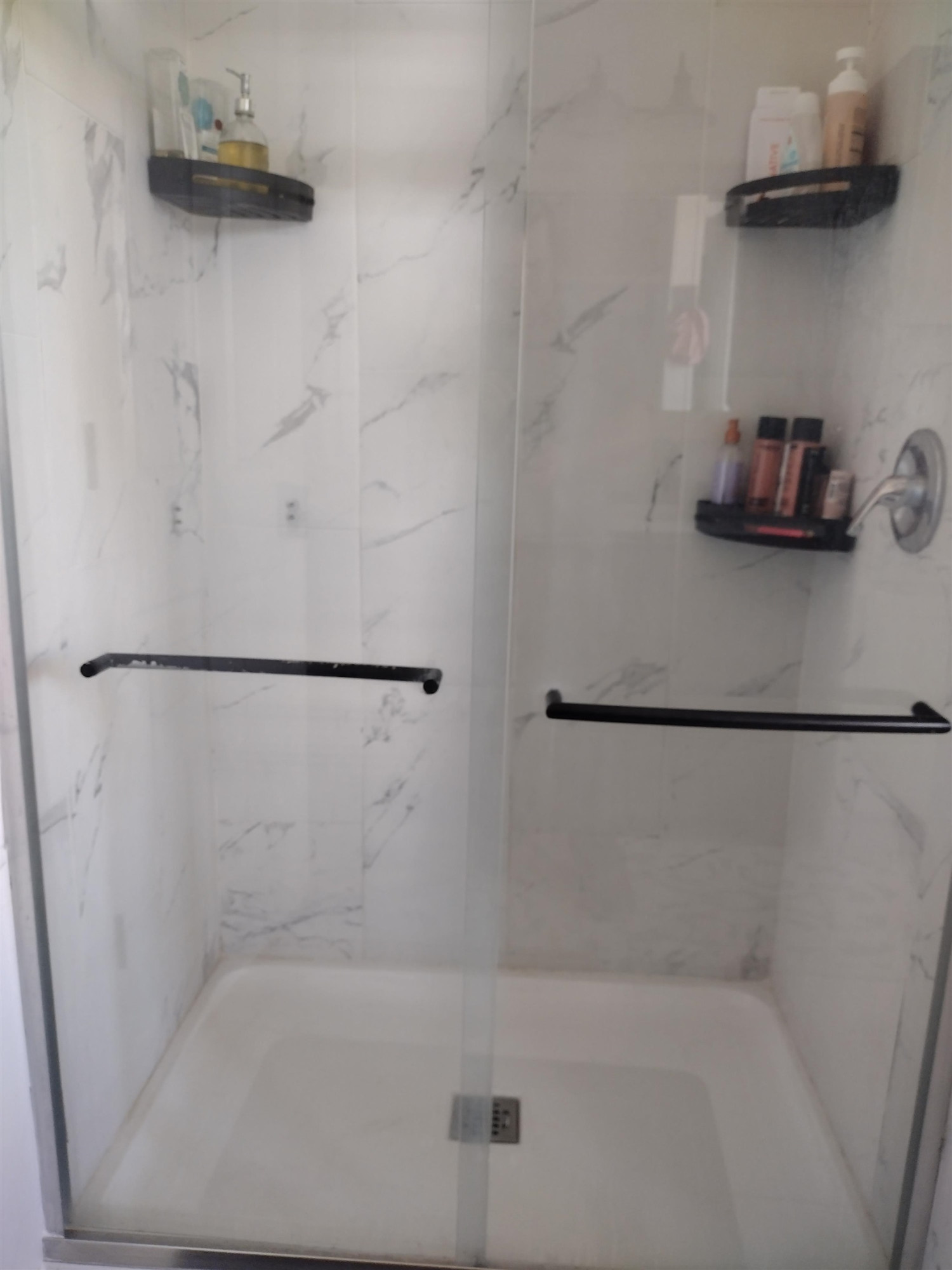 360 Parham Road Martin, TN 38237 - Photo 26 of 32 a bathroom with a bathtub