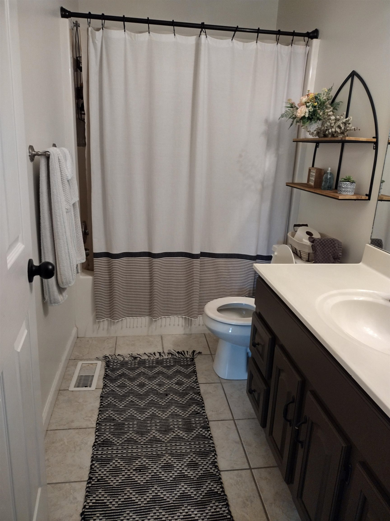 360 Parham Road Martin, TN 38237 - Photo 29 of 32 a bathroom with a sink and a mirror