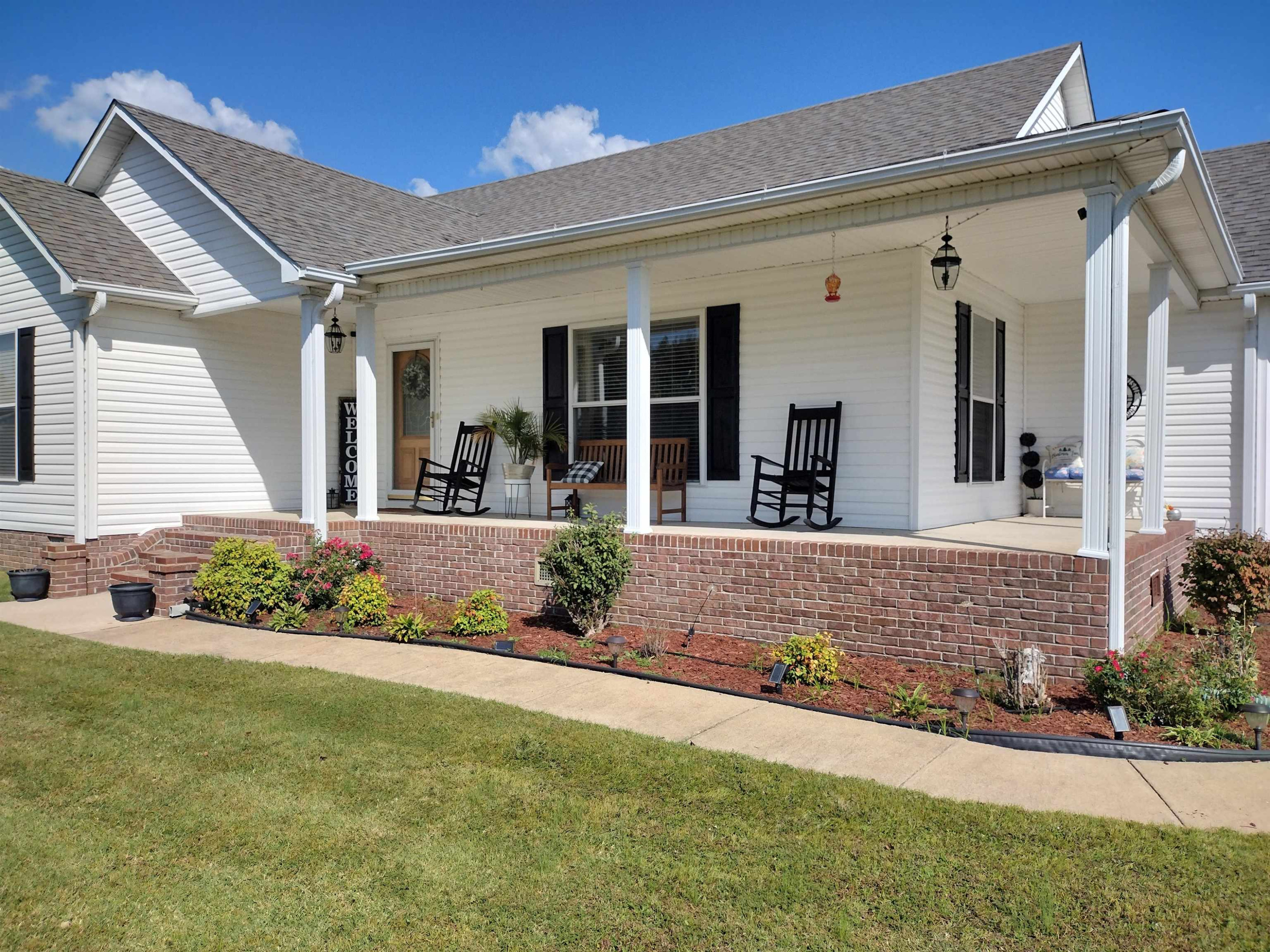 360 Parham Road Martin, TN 38237 - Photo 3 of 32 front view of a house with a small yard