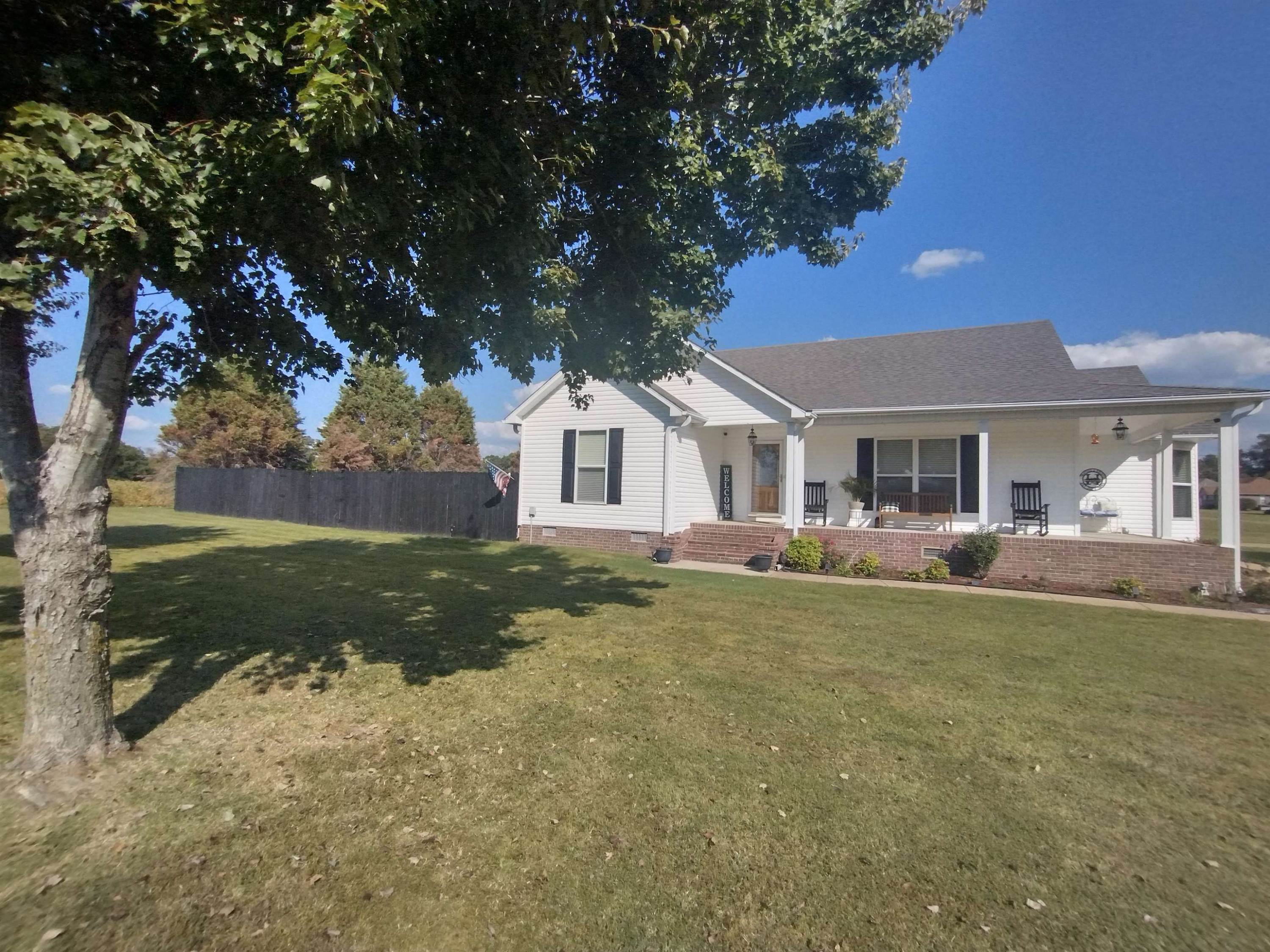 360 Parham Road Martin, TN 38237 - Photo 5 of 32 a front view of a house with a garden