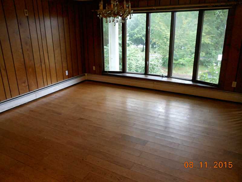414 Middlebridge Road South Kingstown, RI 02879 - Photo 3 of 7 Living Room.