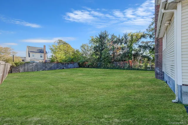 $3,300 | 39 Chapman Place, Unit 2, Bay Shore, NY 11706