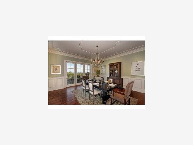 555 Craig Road Hillsborough, CA 94010 - Photo 4 of 9 Gallery Image 4