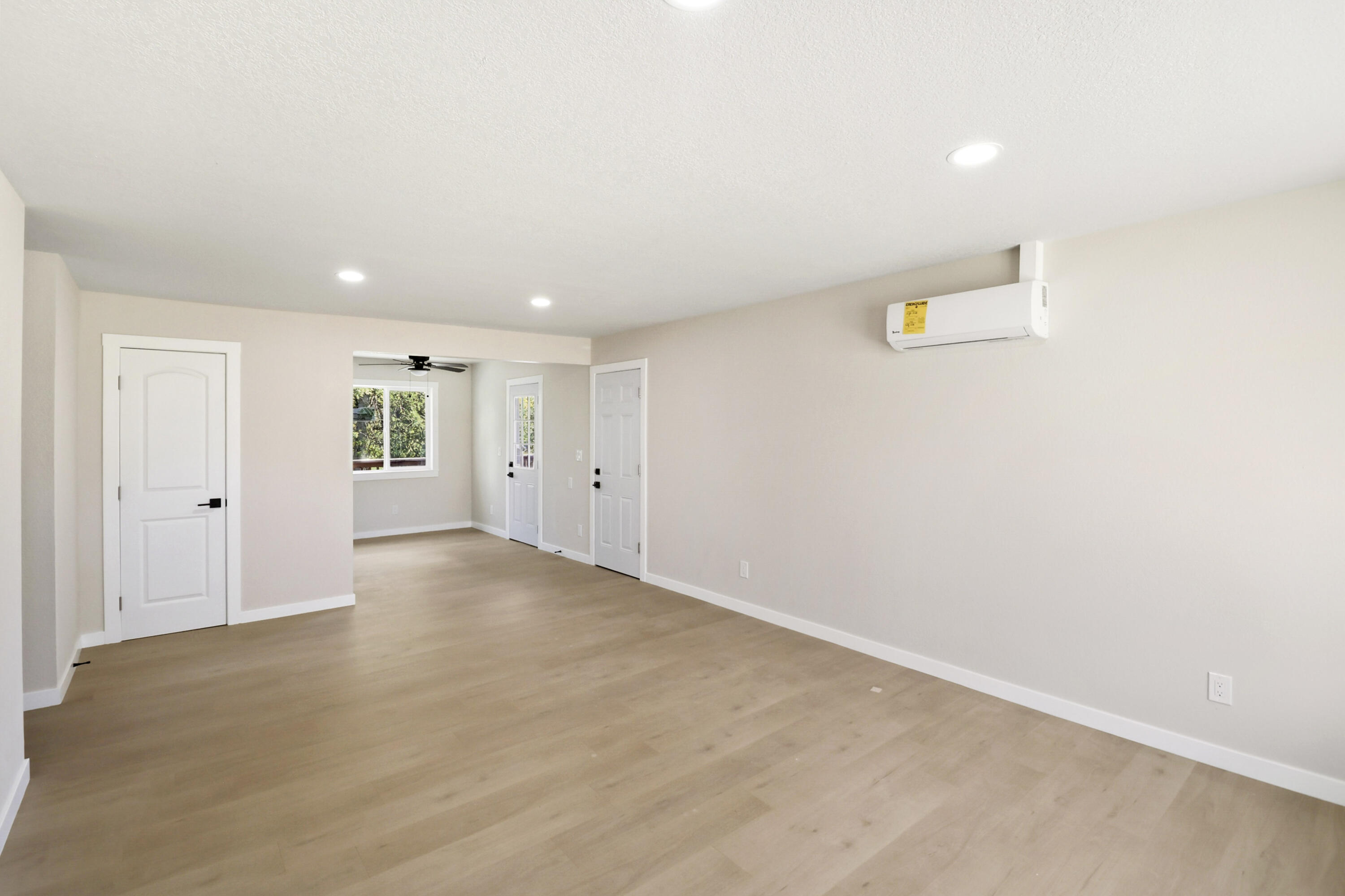 4525 Enchanted Way Redding, CA 96001 - Photo 7 of 30 6-01