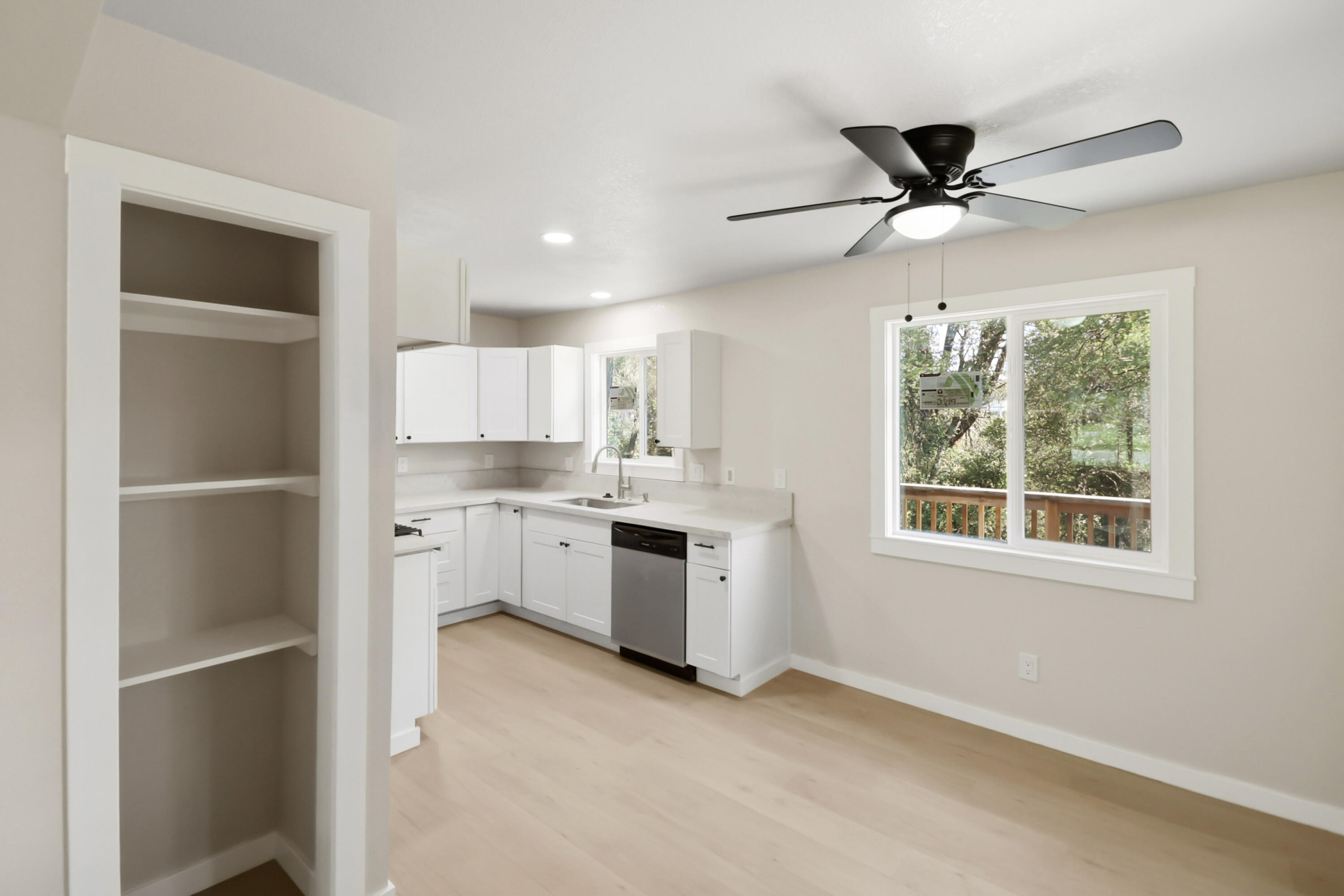 4525 Enchanted Way Redding, CA 96001 - Photo 8 of 30 9-04