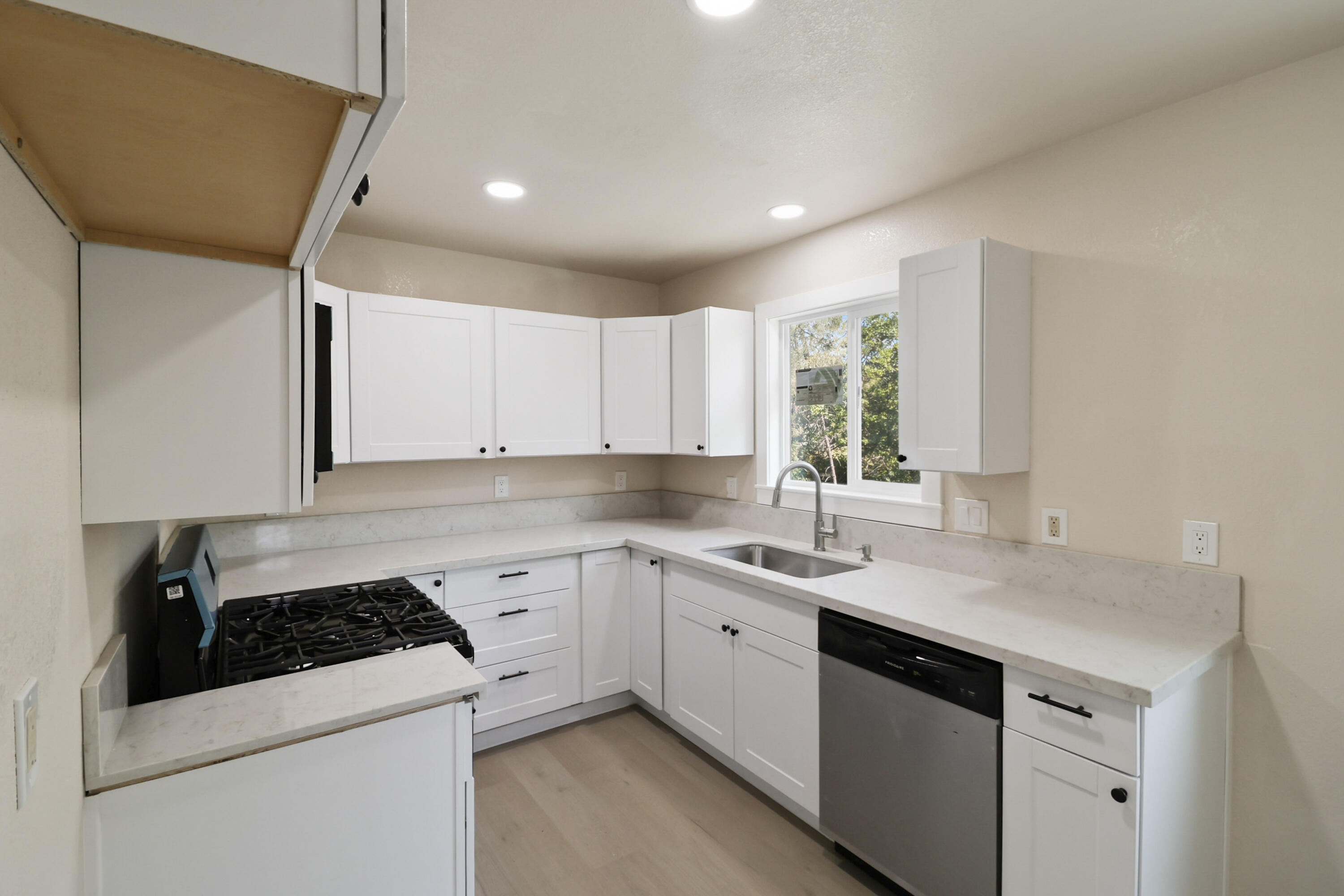 4525 Enchanted Way Redding, CA 96001 - Photo 10 of 30 10-06