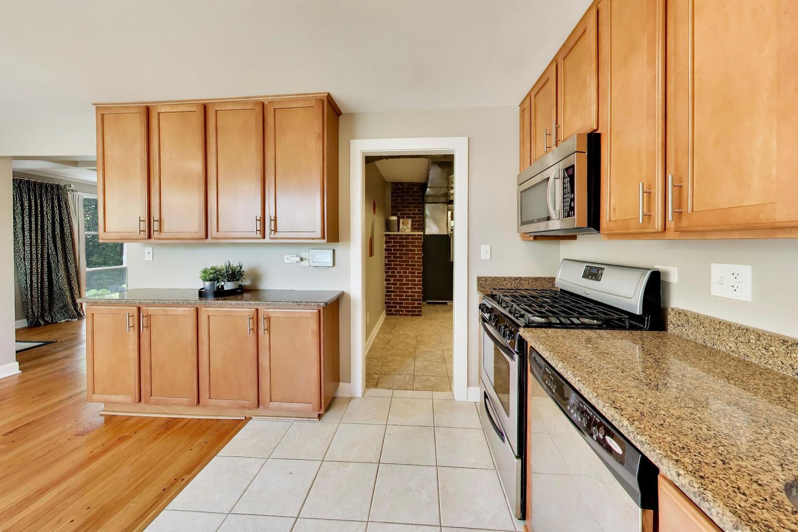 1001 Geneva Road St. Charles, IL 60174 - Photo 12 of 47 Gallery Image 12
