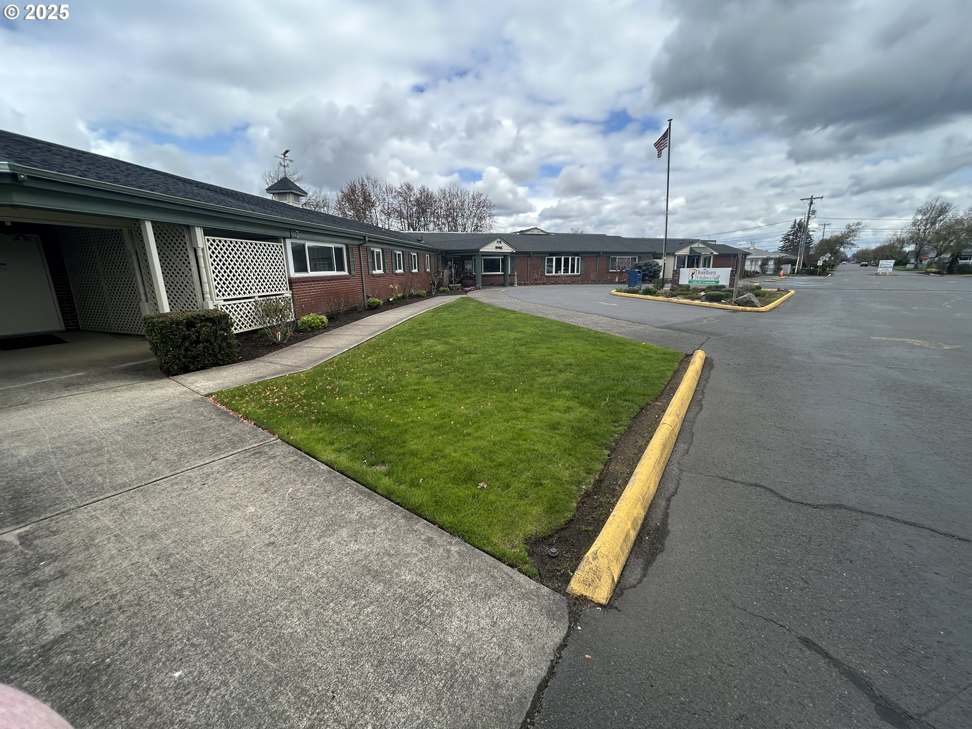 2207 Oregon Court Woodburn, OR 97071 - Photo 24 of 27 a view of a back yard of the house