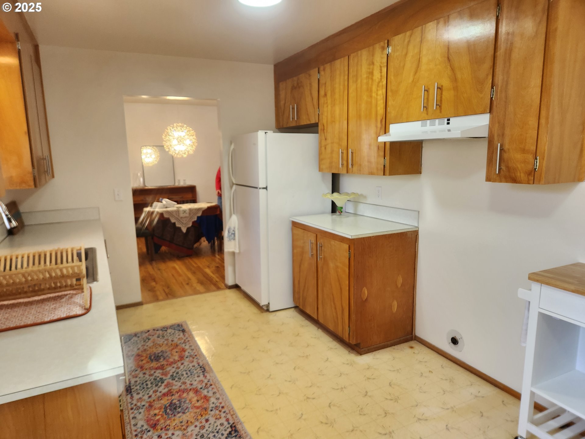 2207 Oregon Court Woodburn, OR 97071 - Photo 5 of 27 a kitchen with a refrigerator and a stove