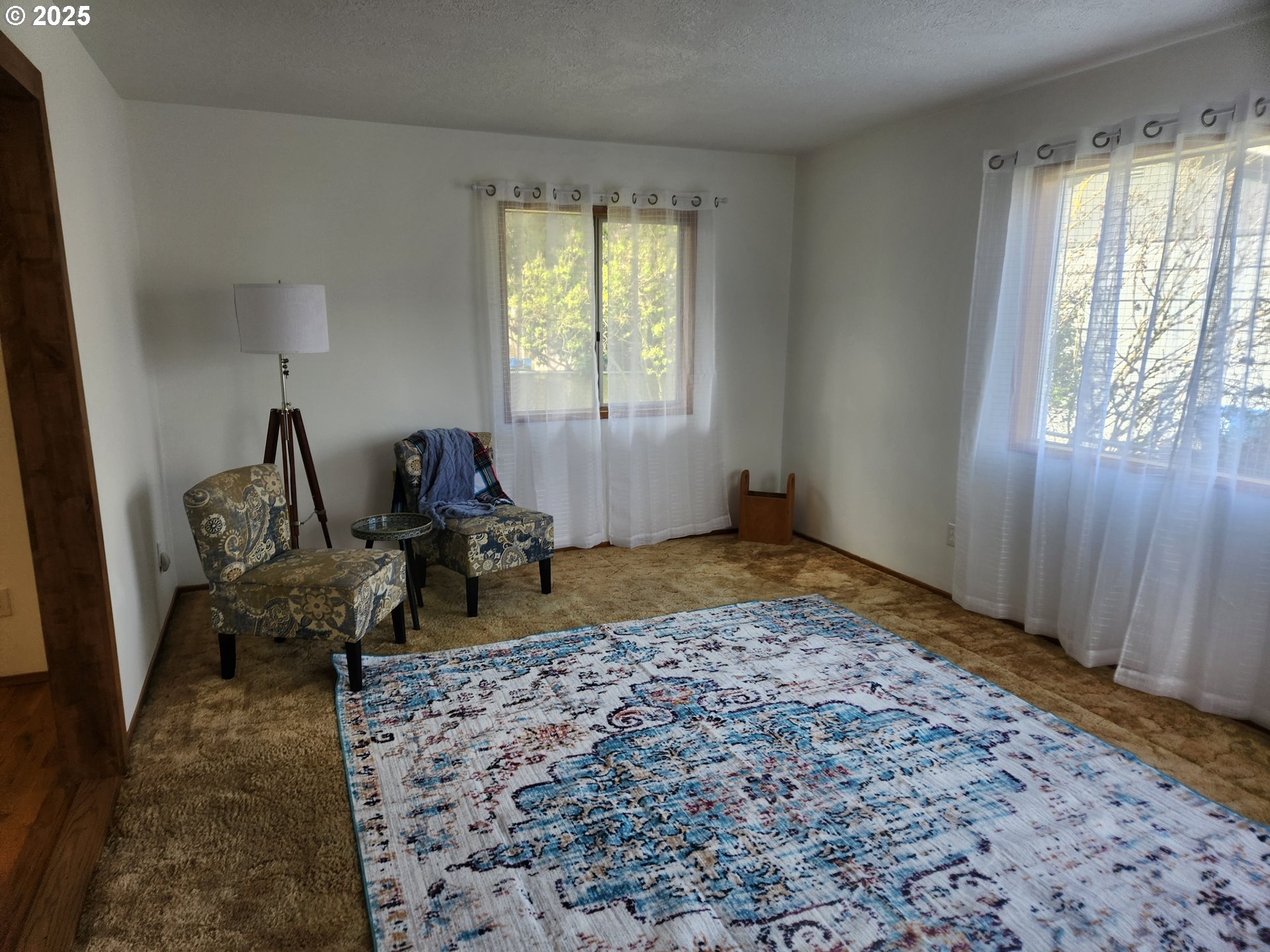 2207 Oregon Court Woodburn, OR 97071 - Photo 8 of 27 a living room with furniture and a window