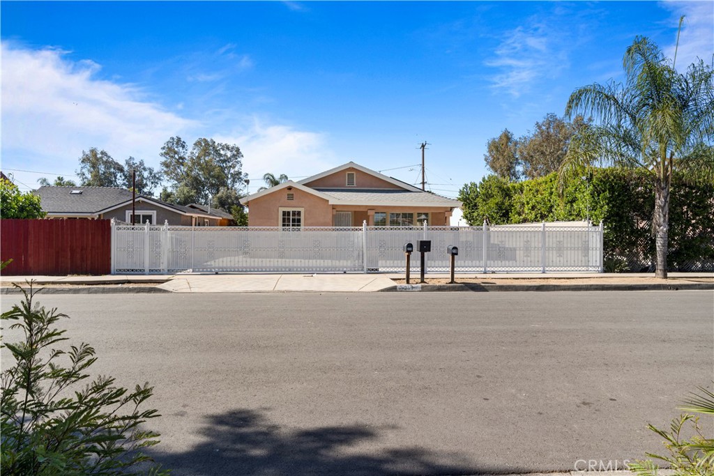 217 East 5th Street Perris, CA 92570 - Photo 1 of 44