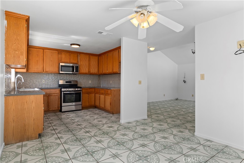 217 East 5th Street Perris, CA 92570 - Photo 6 of 44
