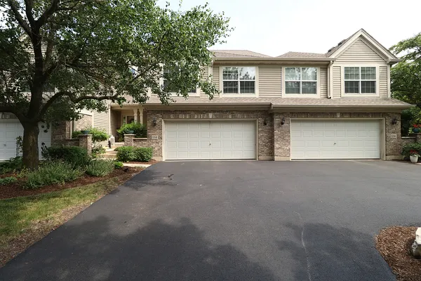 $2,800 | 154 River Mist Drive, Unit 154, Oswego, IL 60543