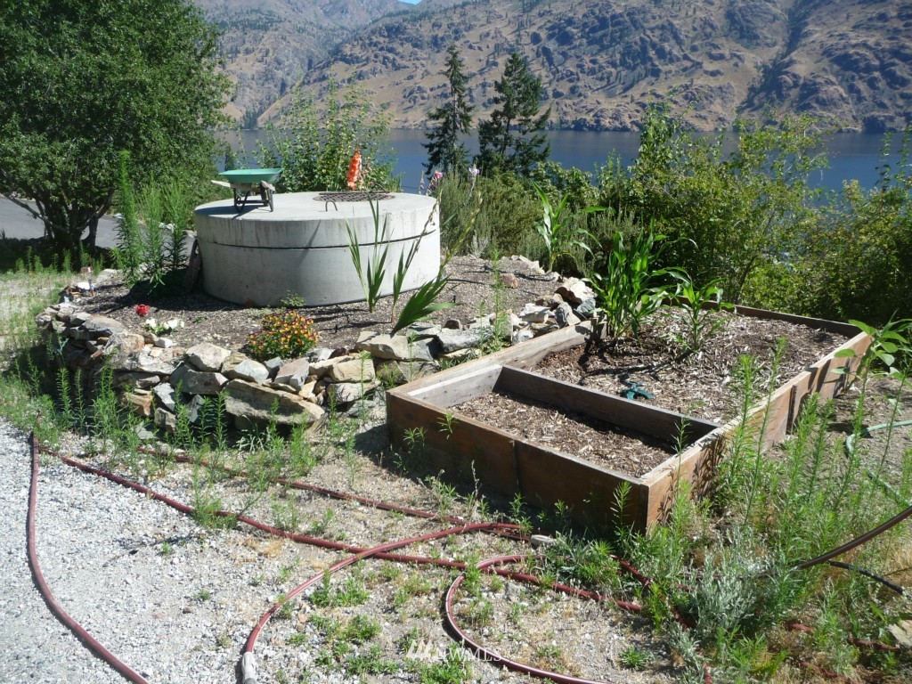 17195 South Lakeshore Road Chelan, WA 98816 - Photo 3 of 10 Gallery Image 3