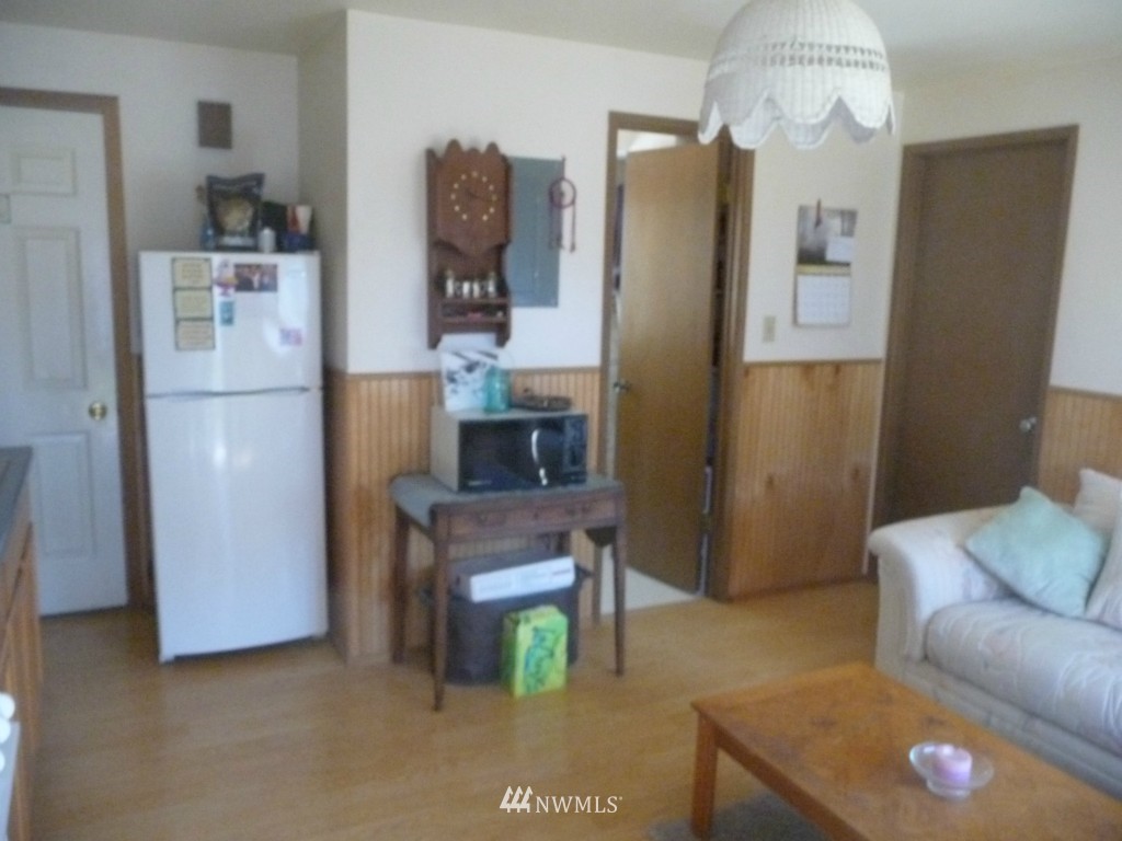 17195 South Lakeshore Road Chelan, WA 98816 - Photo 4 of 10 Gallery Image 4