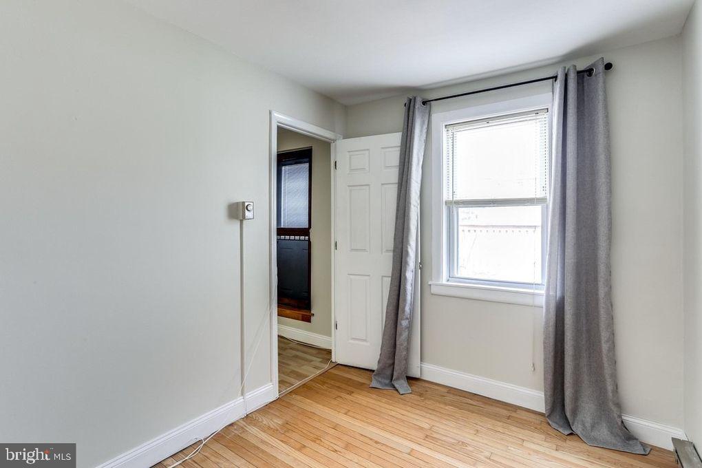 616 South Chapel Street Baltimore, MD 21231 - Photo 17 of 26