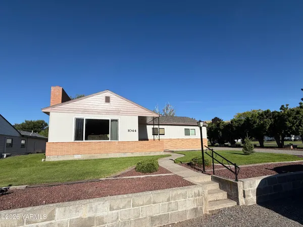 $380,000 | 1044 Sadie Street, Prosser, WA 99350